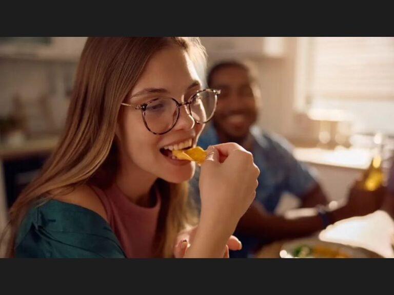 Doctor Claims Snacking Between Meals Is the Most Dangerous Daily Habit People Never Think to Question